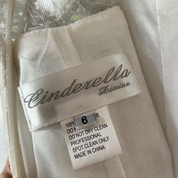 Cinderella Divinie White lace crystal embellished upper gown size 6 women’s - Picture 12 of 16